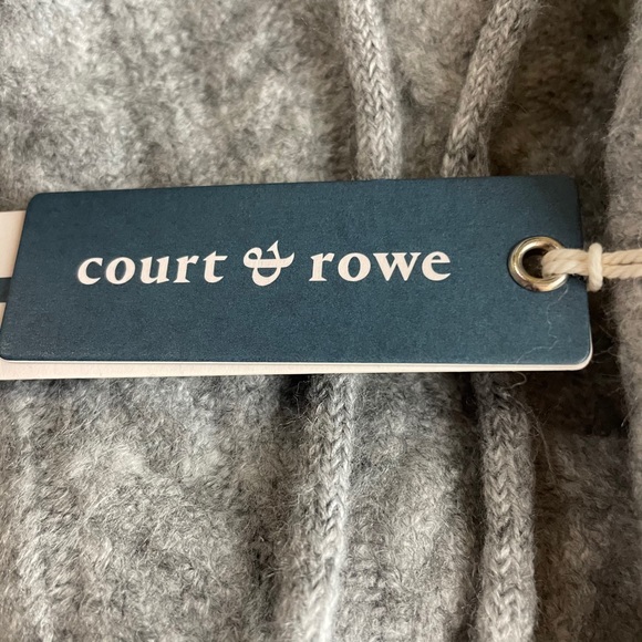 Court & Rowe Hooded Cable Sweater Size SM - K85 - Picture 6 of 9